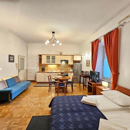 Spacious Central Studio Nika 2 Tour As Ljubljana Eksteriør bilde